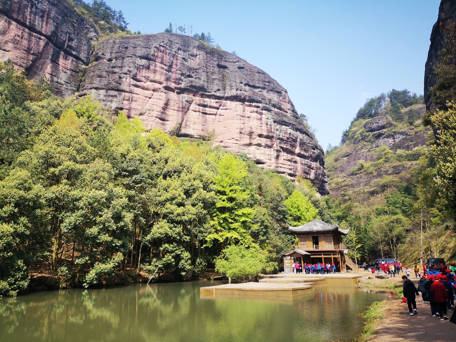 方岩风景名胜区是我国境内"发育"最充分,特征最鲜明的丹霞地貌区之一.