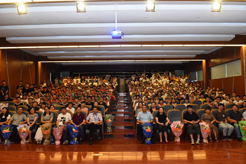 【党旗映校园】感恩成长 放飞梦想 ——记叶浅予中学2018届毕业生典礼